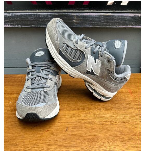 New Balance 2002R Toddler Sneakers Gray Silver Mesh Suede Size 1 - Picture 6 of 8